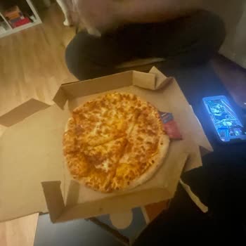Domino's Pizza Küçülen Ve Pişmeyen Pizza