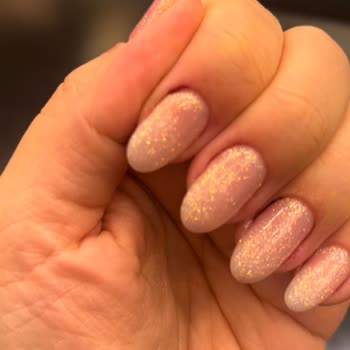 Eylül Öztürk Nail Spa Manikürde Elimi Kan İçinde Yara Bıraktılar