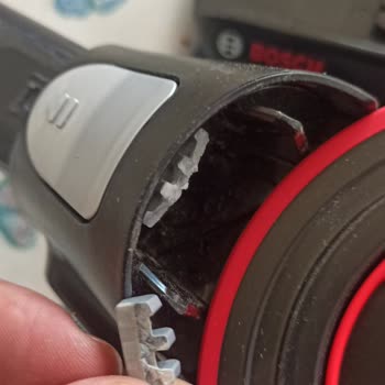 Bosch Dikey Süpürgenin Tırnak Kırılma Sorunu