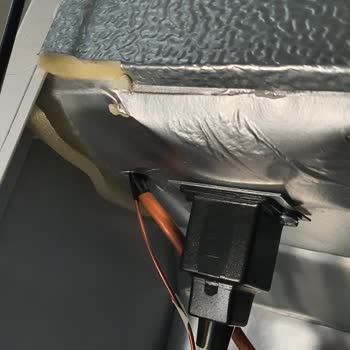 Altus Dondurucunun Motor Bölümünün Tavan Kısmında Darbe İzleri Var