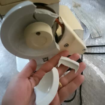PTT Kargo Sağlam Paketleyip Üzerine Yazdığım Halde Ürünümü Kırdı