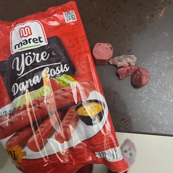 Maret M**** P****** Sosisin İçinden Plastik Çıktı