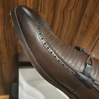 Gürmen Giyim KİP Mağazasından Kullanılmış İkinci El Ayakkabı Satışı