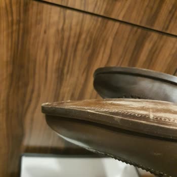 Gürmen Giyim KİP Mağazasından Kullanılmış İkinci El Ayakkabı Satışı