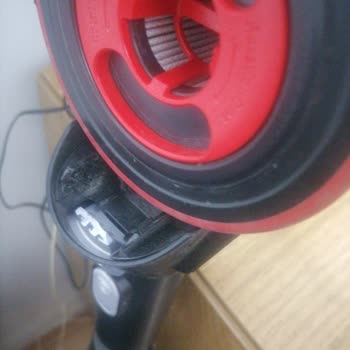 Bosch Unlimited 7 Şarjlı Dik Süpürge Mandal Kısmı Elimde Kaldı