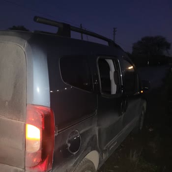 Otokoç 2023 Model Fiorino'nun Kendi Kendine Camı Patladı