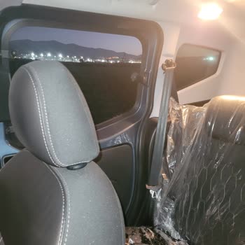 Otokoç 2023 Model Fiorino'nun Kendi Kendine Camı Patladı