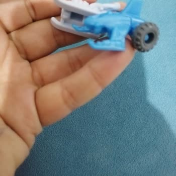 Kinder Joy Sürpriz Yumurtasından Çıkan Oyuncak