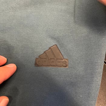Adidas Logosu Söküldü!