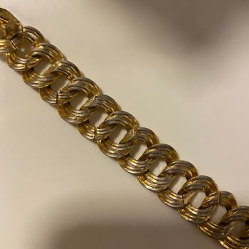 Olesya Accessories Yüksek Fiyat, Düşük Kalite: Bileklik Kararma Sorunu