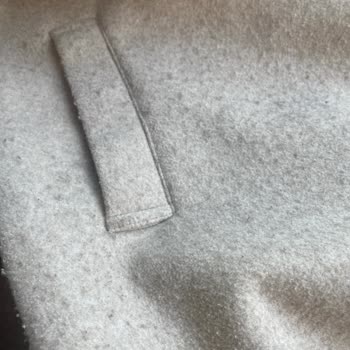 Zara Tüylenen Montu İncelemiyor!