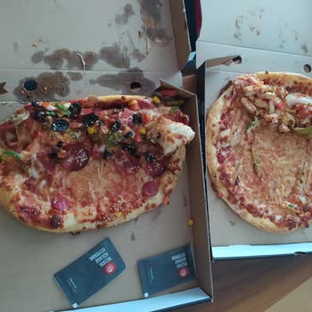 Pizza Hut Sorumsuzluğu Fotoğraf Her Şeyi Anlatıyor