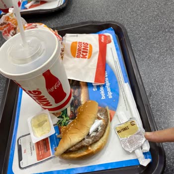 Burger King Hamburger İçinden Plastik Çıktı