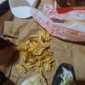 Popeys Bozuk Bayat Yanık Ürün Gönderimi