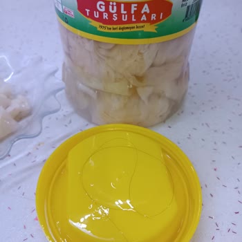 Çubuk Gülfa Turşuları İçinden Uzun Bir Kıl Çıktı