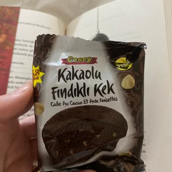 BİM Kekin İçinden Plastik İp Çıktı