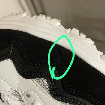 Skechers'in Sattığı Ayakkabısının Arkasında Durmaması