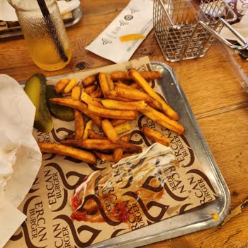 Ercan Burger Burger Restoranında Yanık Patatesler Ve Hizmet Sorunu