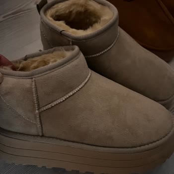 Ugg_ithal (Instagram) Farklı Ürün Fotoğrafı