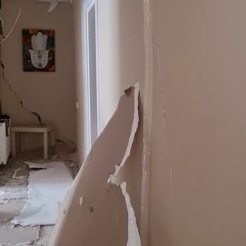 Depremzedeyim, "Anadolu Sigorta" Dan Şikayetçiyim