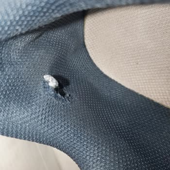 Deichmann Nike Ayakkabı 2 Ay Giyildi Yırtıklar Ve Sararma Oluştu