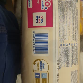 Molfix Paket İçerisinde Yapışkan Madde Bulunan Bebek Bezi Şikayeti