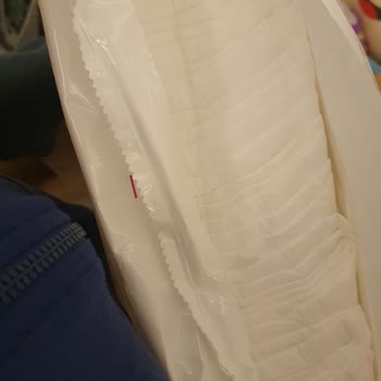 Molfix Paket İçerisinde Yapışkan Madde Bulunan Bebek Bezi Şikayeti