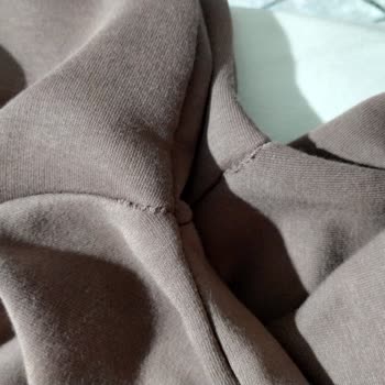 Mavi Sweatshirt Tek Sefer Giyinmede Yırtıldı