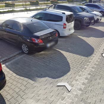Mevlana Pide Değnekçisi Otopark Olmadığı Halde Para İstedi.