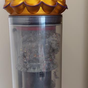 Dyson V15 Toz Haznesi Yerine Cyclon Tarafına Toz Topluyor