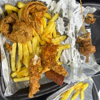 Cajun Corner Yemeğimde Tel Buldum!