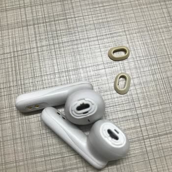 JBL Wave 300 Kulaklığın Silikon Kısımları Koptu.