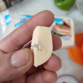 Gazi Bey Kaşar Peynirinde Taş Çıktı!