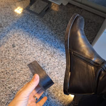 Tergan Deri Pişmanlıktır,10 Gün Giyilen Ayakkabının Topuğu Çıktı