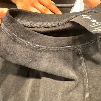 Skechers Yeni Sweatshirt'te Tüylenme Sorunu!