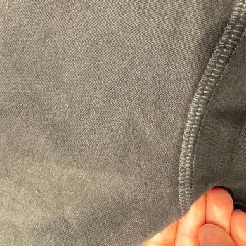 Skechers Yeni Sweatshirt'te Tüylenme Sorunu!