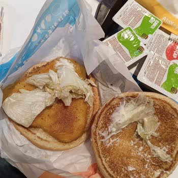 Burger King AVM'de Yanlış Hazırlanan Ve Bekletilmiş Menüler