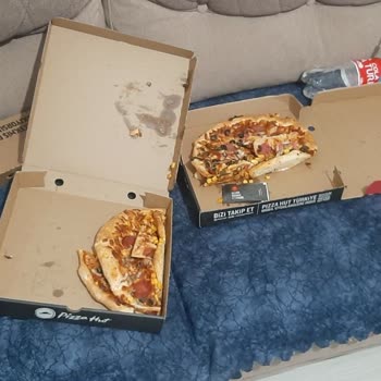 Pizza Hut Savaştan Çıkmış Pizza Diyebilen Varsa Buyursun