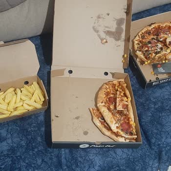 Pizza Hut Savaştan Çıkmış Pizza Diyebilen Varsa Buyursun