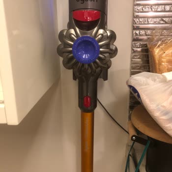 Dyson V8 Absolute Kesintili Çalışıyor