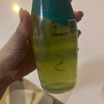 Schweppes Limonlu Gazozun İçerisindeki Yeşil Parçalar