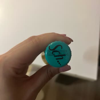 Schweppes Limonlu Gazozun İçerisindeki Yeşil Parçalar