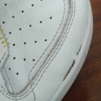 Denizli Teras Park AVM Sneaker Loops Mğz. Puma Ayakkabıda Deforme