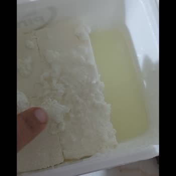 Pınar Et ve Süt Bozuk Süzme Peynir
