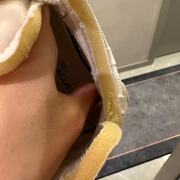 Lacoste Spor Ayakkabı Süngerleri Dökülüyor Ve Yazılarında Soyulma