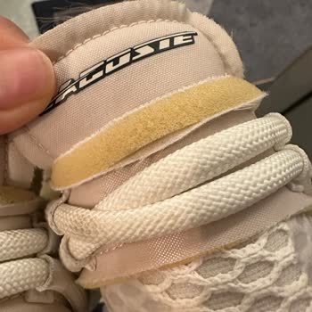 Lacoste Spor Ayakkabı Süngerleri Dökülüyor Ve Yazılarında Soyulma