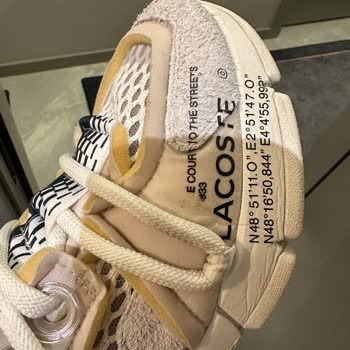 Lacoste Spor Ayakkabı Süngerleri Dökülüyor Ve Yazılarında Soyulma