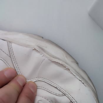 Pull and Bear Spor Ayakkabının 10 Gün İçinde Bozulması