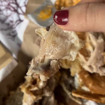 Popeyes Hamburgerde Kemik Çıktı