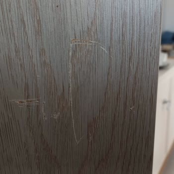 Bellona Vitrin Kapak İçi Çizik İçinde Geldi Ve İlgilenilmiyor